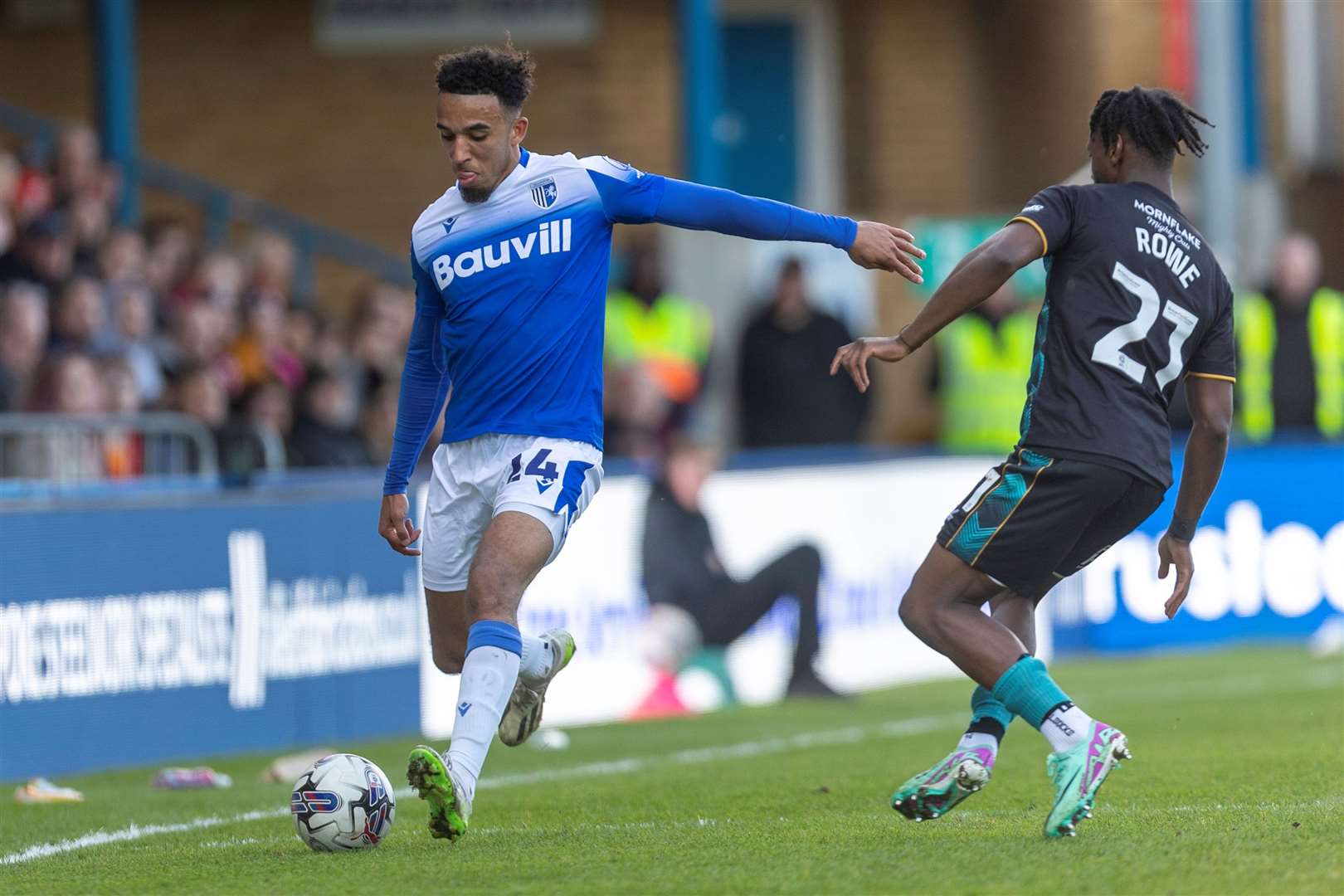 Remeao Hutton set to put in a cross for the Gills against Crewe Picture: @Julian_KPI